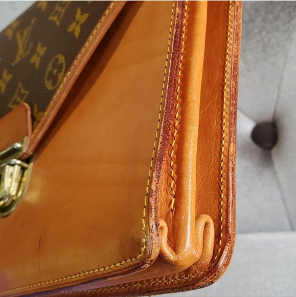 Authentic Louis Vuitton Rare Vintage Monogram Sac Biface flap sling bag - Picture 11 of 15